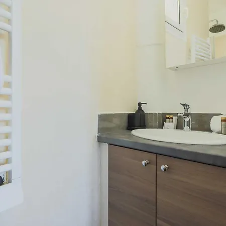 Apartment Modern Flat -1br-4p- 17e Paris