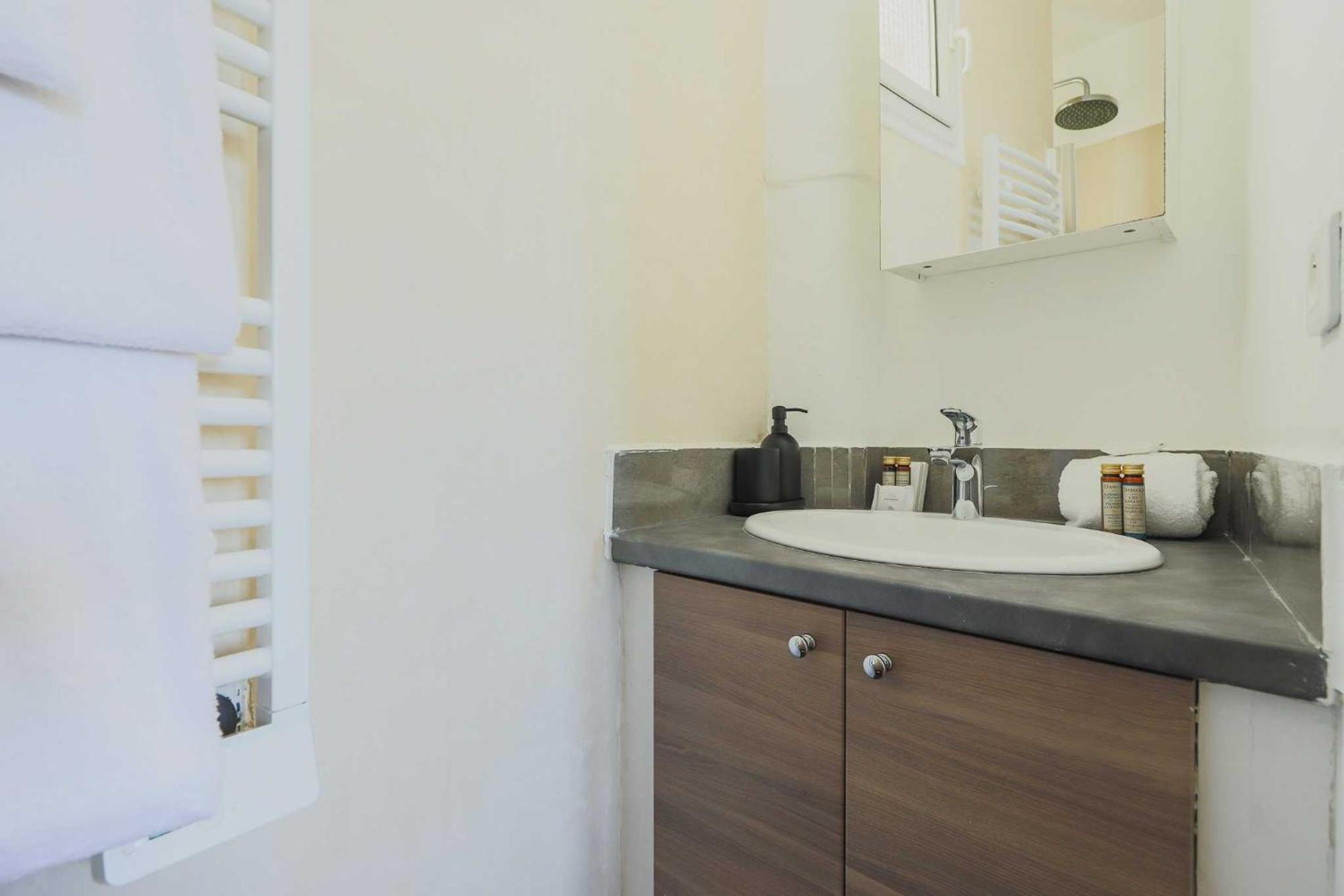 Apartment Modern Flat -1br-4p- 17e Paris